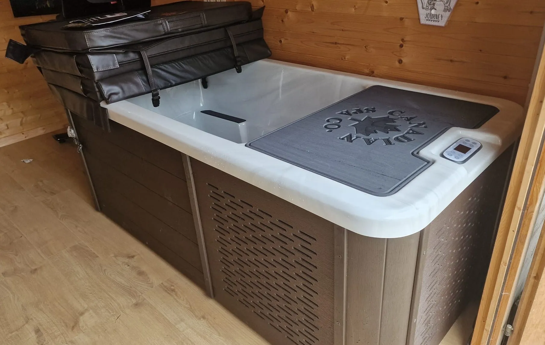 Chill Therapy Spa - Fill, plug in, and experience it Brown Finish