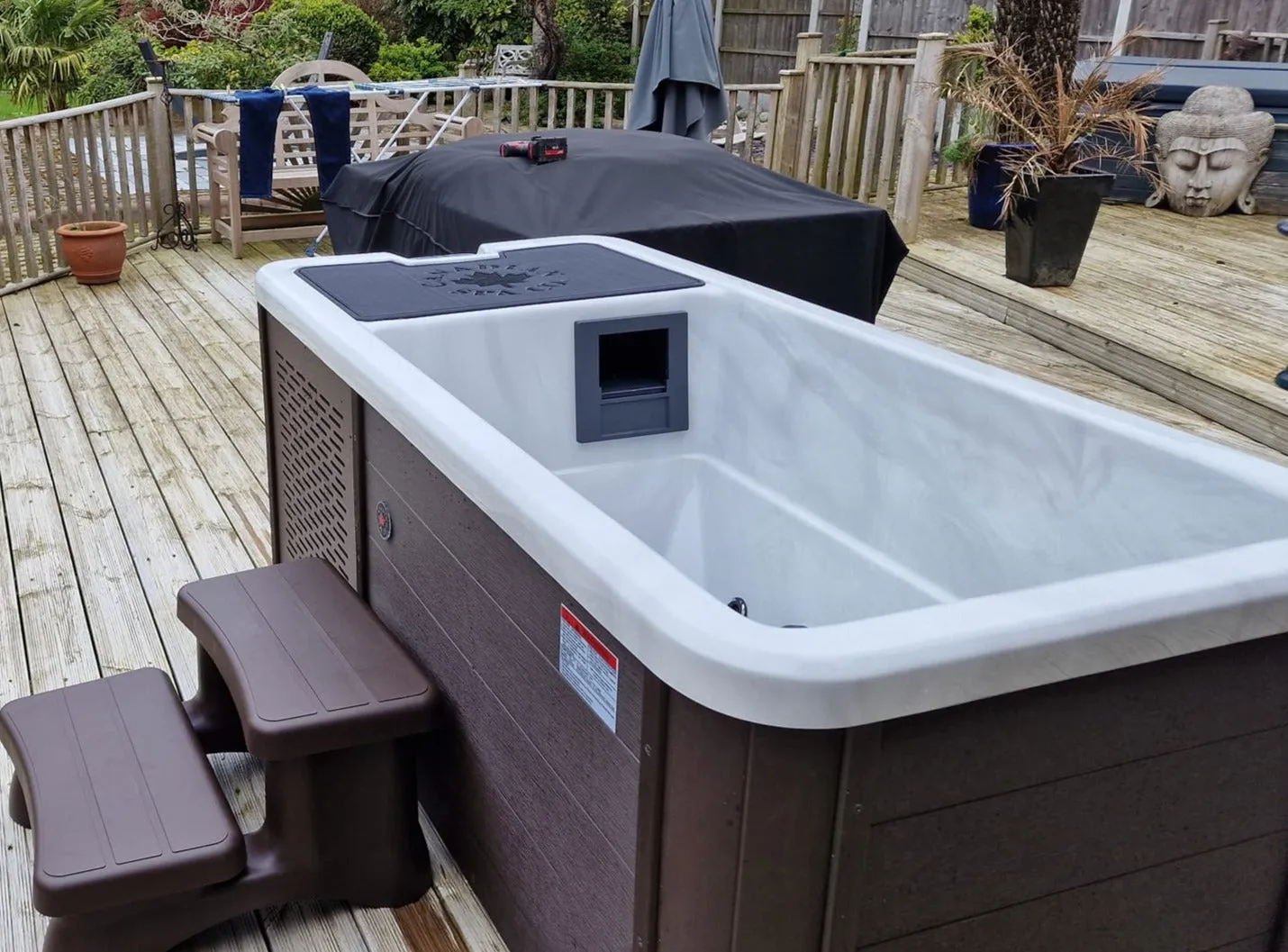 Chill Therapy Spa - Fill, plug in, and experience it Brown Finish