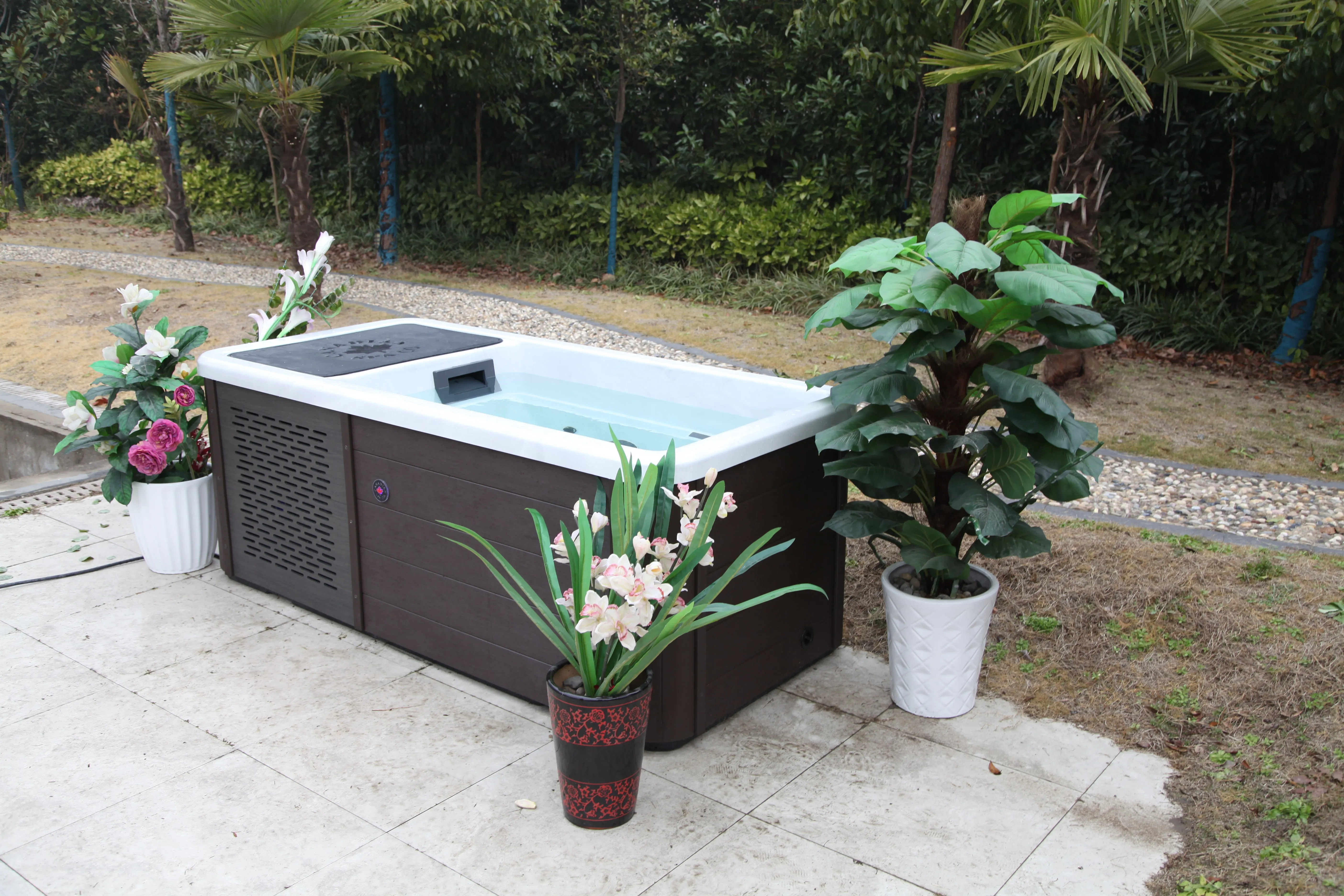 Chill Therapy Spa - Fill, plug in, and experience it Brown Finish